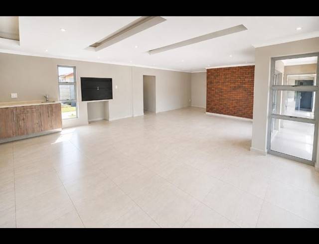 4 BEDROOM HOUSE FOR SALE IN BRACKENHURST